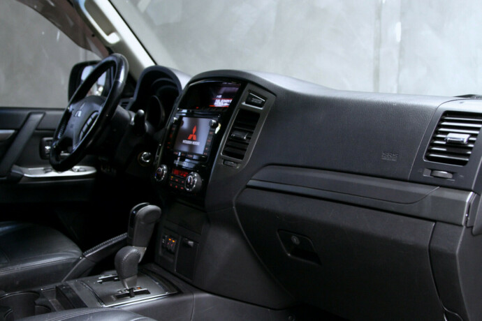 mitsubishi-pajero-diesel-2014-big-11