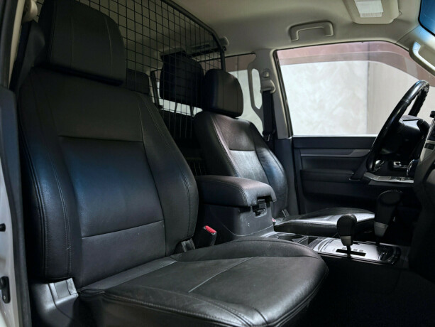 mitsubishi-pajero-diesel-2014-big-9