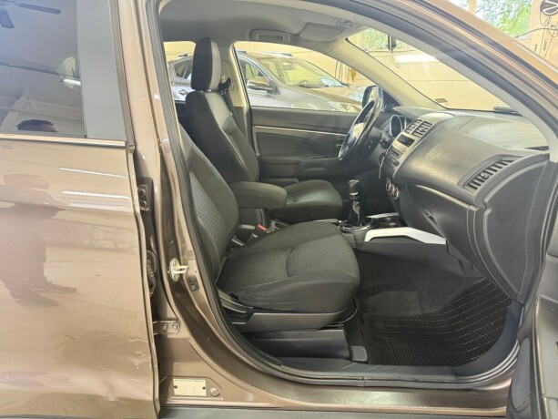 mitsubishi-asx-diesel-2011-big-17