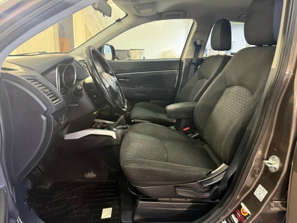 mitsubishi-asx-diesel-2011-big-22