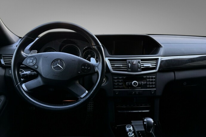 mercedes-benz-e63-bensin-2011-big-9