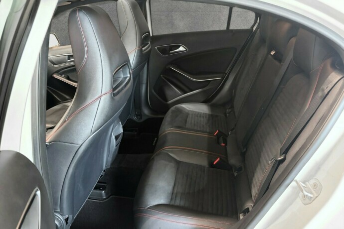 mercedes-benz-a180-bensin-2014-big-11