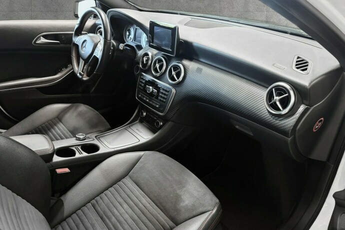 mercedes-benz-a180-bensin-2014-big-15