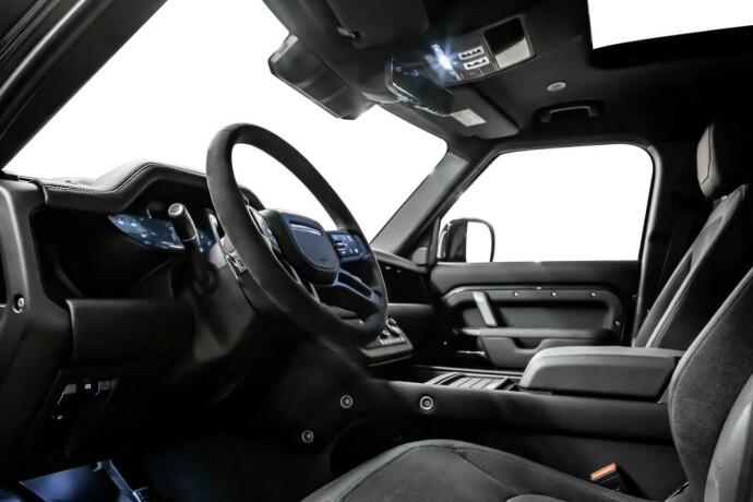 land-rover-defender-110-bensin-2023-big-13