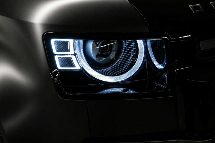 land-rover-defender-110-bensin-2023-big-2