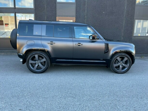 land-rover-defender-110-bensin-2023-big-9