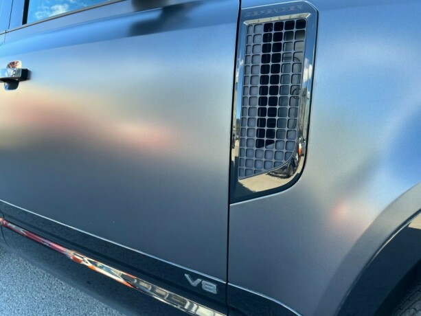 land-rover-defender-110-bensin-2023-big-4