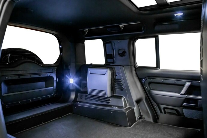 land-rover-defender-110-bensin-2023-big-38