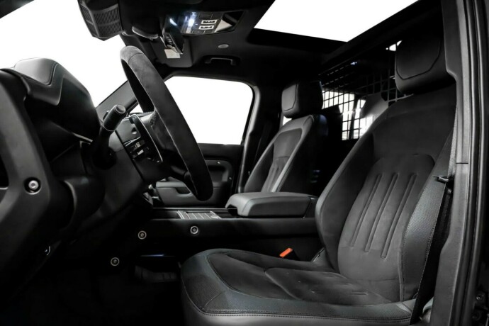 land-rover-defender-110-bensin-2023-big-14