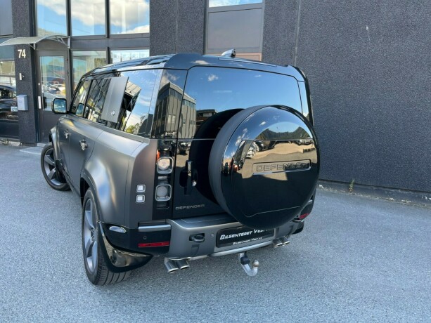land-rover-defender-110-bensin-2023-big-6