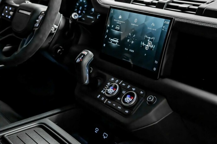 land-rover-defender-110-bensin-2023-big-27