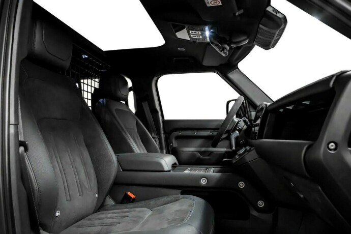 land-rover-defender-110-bensin-2023-big-36