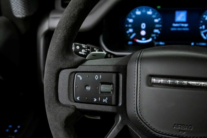 land-rover-defender-110-bensin-2023-big-16