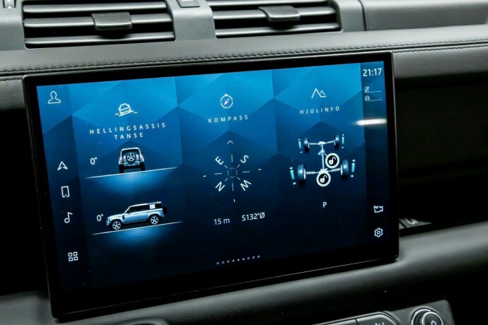 land-rover-defender-110-bensin-2023-big-30