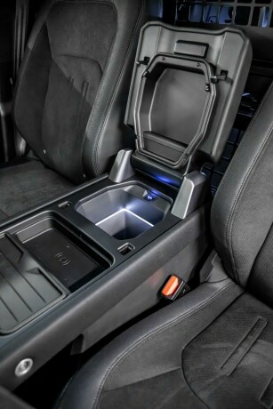 land-rover-defender-110-bensin-2023-big-25