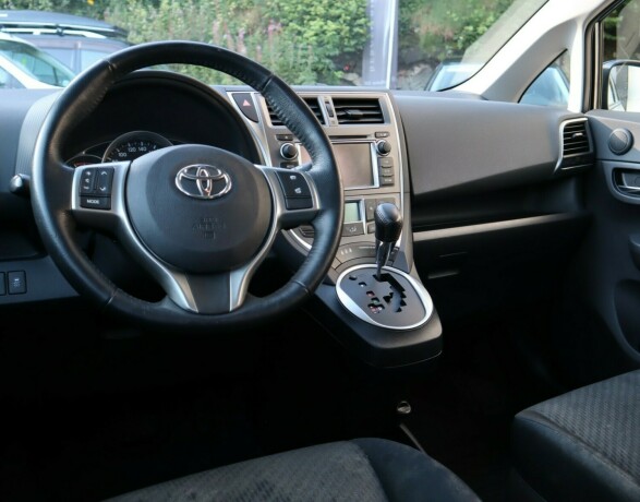 toyota-verso-s-bensin-2012-big-5