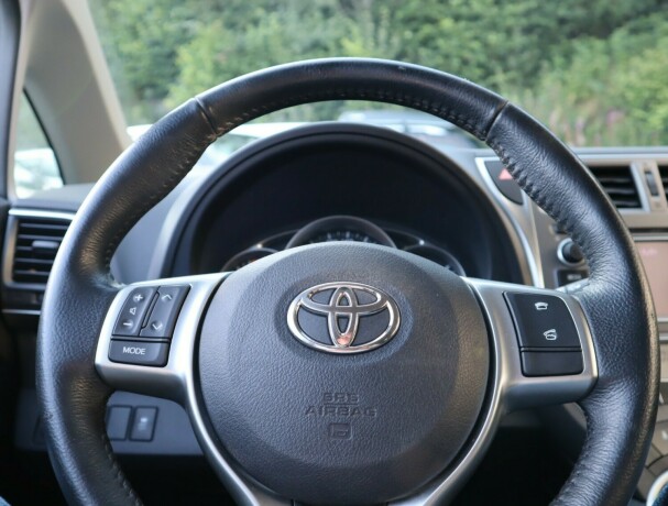toyota-verso-s-bensin-2012-big-8