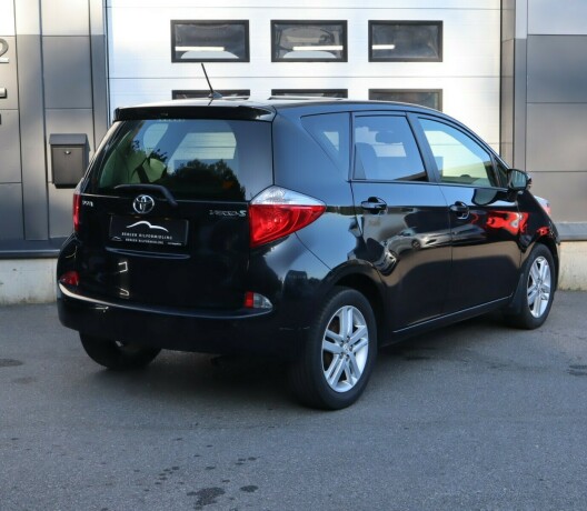 toyota-verso-s-bensin-2012-big-2
