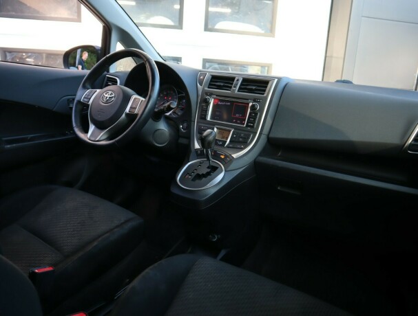 toyota-verso-s-bensin-2012-big-7