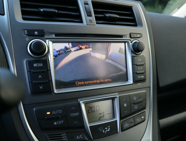 toyota-verso-s-bensin-2012-big-12