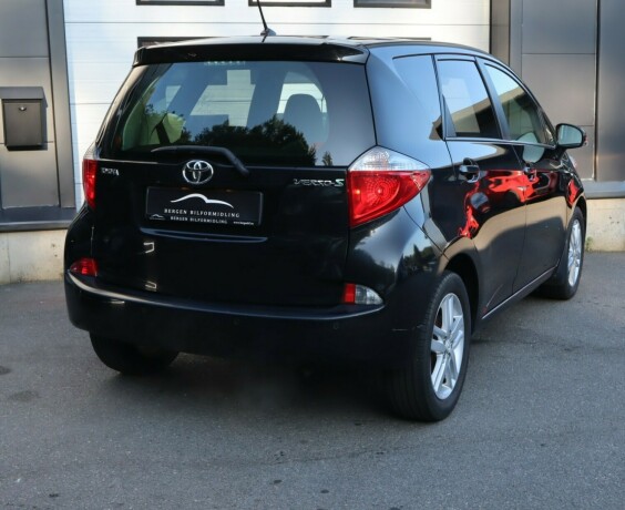 toyota-verso-s-bensin-2012-big-3