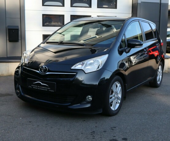 toyota-verso-s-bensin-2012-big-1
