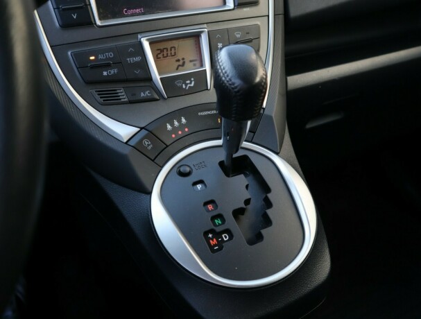 toyota-verso-s-bensin-2012-big-10