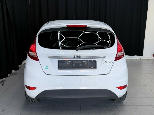 ford-fiesta-bensin-2011-big-6