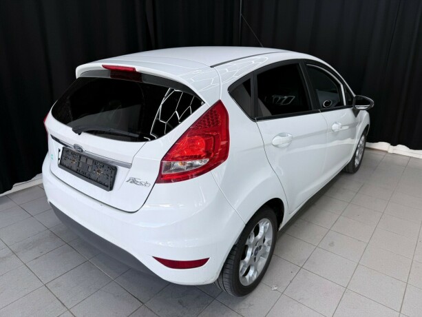 ford-fiesta-bensin-2011-big-7