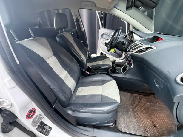 ford-fiesta-bensin-2011-big-18