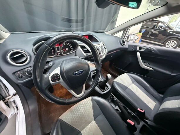 ford-fiesta-bensin-2011-big-12