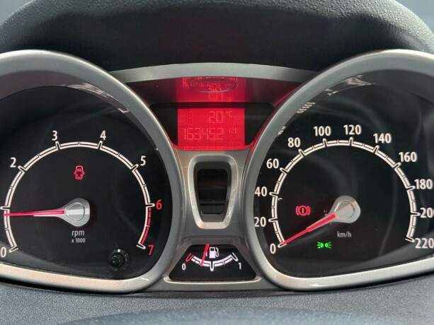ford-fiesta-bensin-2011-big-13