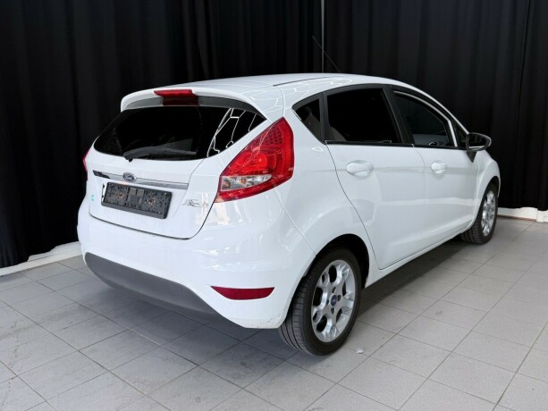 ford-fiesta-bensin-2011-big-5