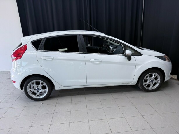 ford-fiesta-bensin-2011-big-8