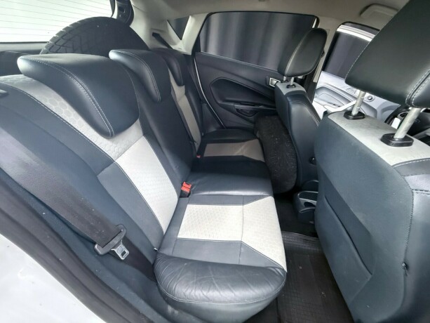 ford-fiesta-bensin-2011-big-20