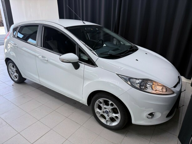 ford-fiesta-bensin-2011-big-9