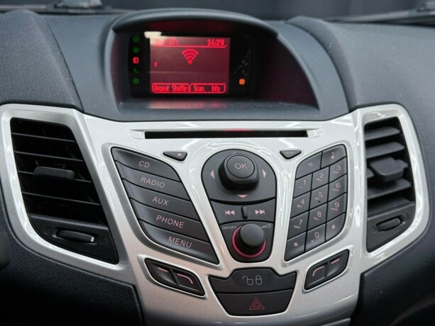 ford-fiesta-bensin-2011-big-16