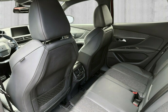 peugeot-3008-bensin-2019-big-15