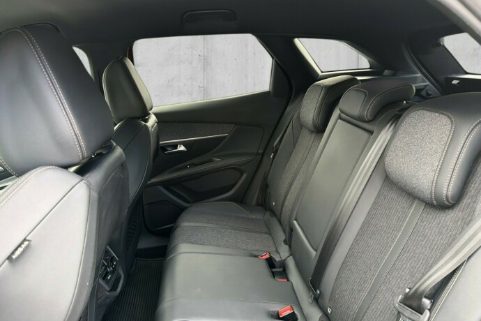 peugeot-3008-bensin-2019-big-14