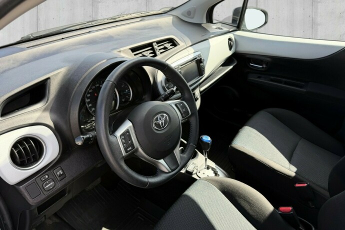 toyota-yaris-bensin-2012-big-6