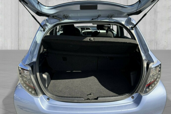 toyota-yaris-bensin-2012-big-3