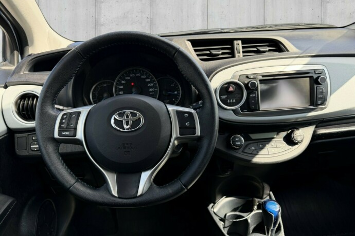 toyota-yaris-bensin-2012-big-11