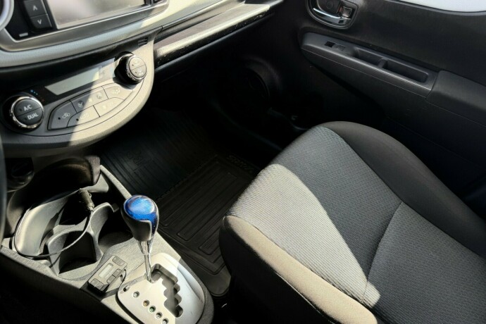 toyota-yaris-bensin-2012-big-12