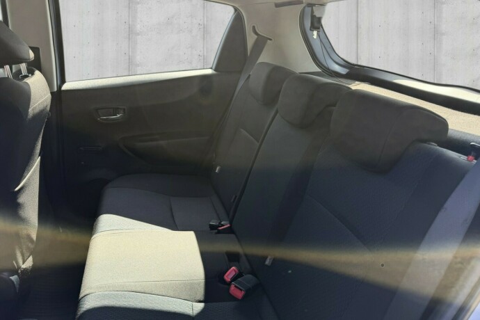 toyota-yaris-bensin-2012-big-16