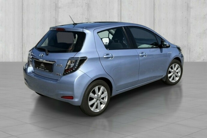 toyota-yaris-bensin-2012-big-2
