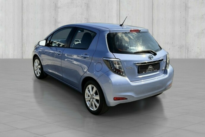 toyota-yaris-bensin-2012-big-5