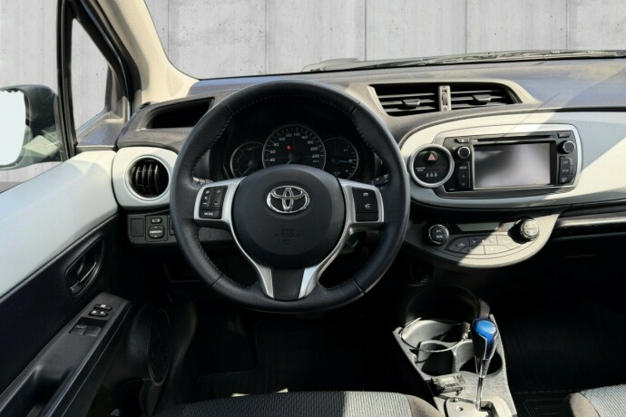 toyota-yaris-bensin-2012-big-13