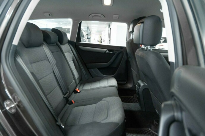 volkswagen-passat-bensin-2014-big-8