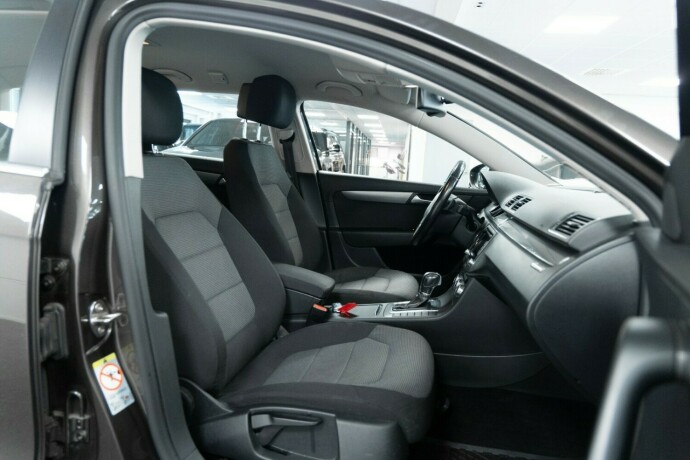 volkswagen-passat-bensin-2014-big-9
