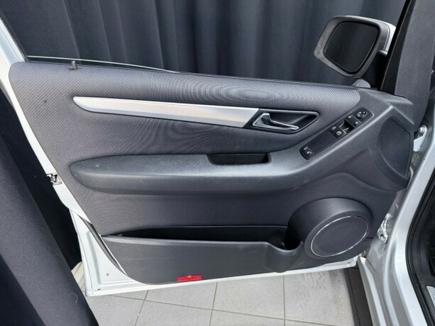mercedes-benz-a160-bensin-2011-big-9